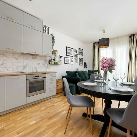 Spacious In With A Desk For Remote Work And A Balcony By Renters Breslavia