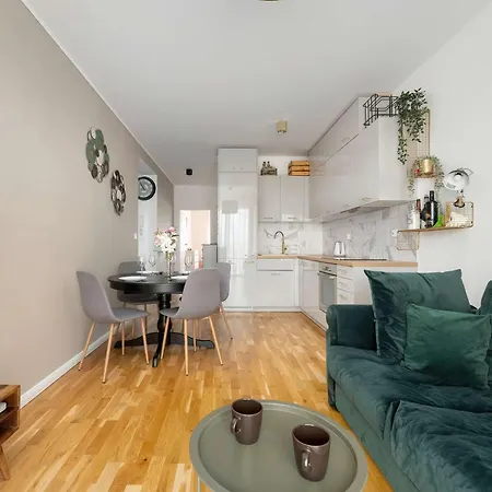 Spacious In With A Desk For Remote Work And A Balcony By Renters Breslavia