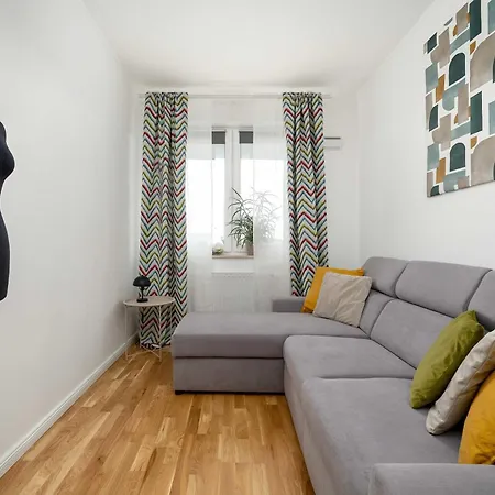 Spacious In With A Desk For Remote Work And A Balcony By Renters Appartamento